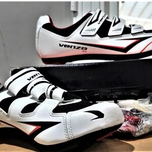 Venzo Men's Black and White Cycling Sneakers